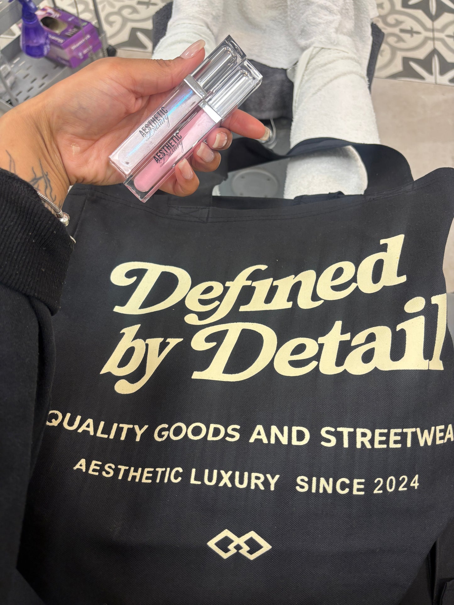 Defined by Detail Tote- Black/Creme